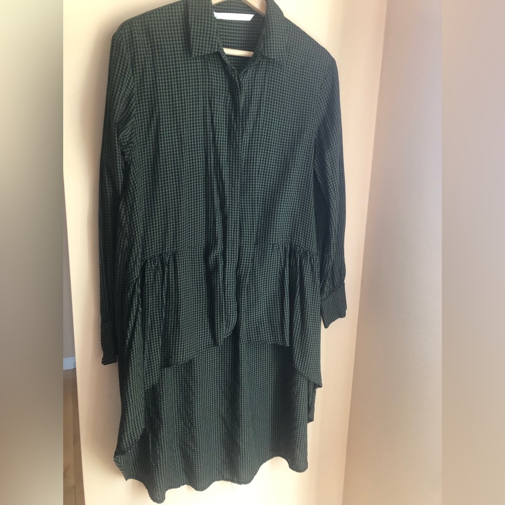 Asymmetrical button down shirt in very good condition. Great for Fall!
